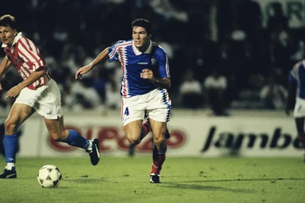 Tiểu sử Zinedine Zidane| Hành trình từ cậu bé Marseille đến huyền thoại bóng đá thế giới