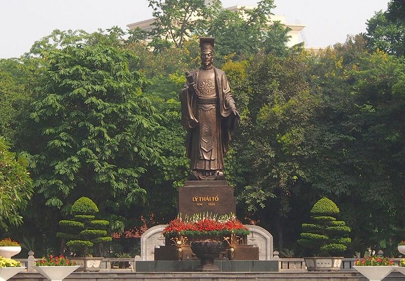 Lý Công Uẩn, tức Lý Thái Tổ, là vị vua sáng lập nhà Lý và dời đô về Thăng Long năm 1010.