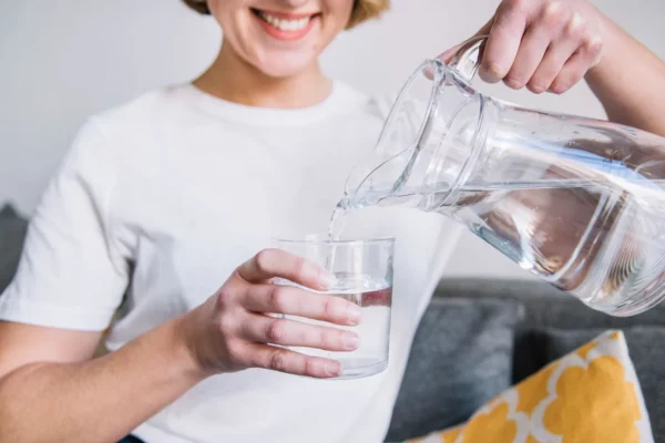Uống nước lọc nhiều có tốt không? Lợi ích và những điều bạn cần biết