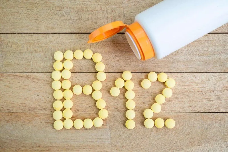 Ngoài sắt, vitamin B12 và folate cũng có vai trò quan trọng trong quá trình tạo tế bào máu