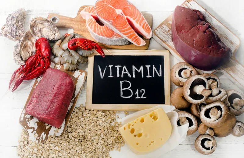 Chế độ ăn đa dạng với thực phẩm giàu sắt, vitamin B12 và folate giúp bổ sung các dưỡng chất cần thiết